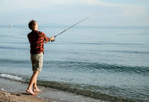 How to Surf Fish for Beginners With the Right Gear, Rigs, and Timing